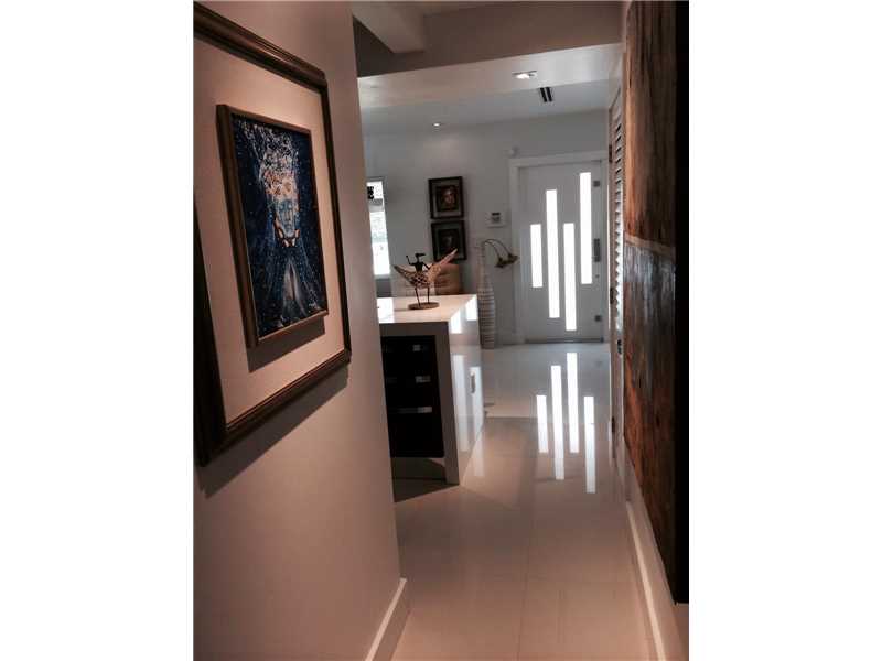 4927 Riviera Dr