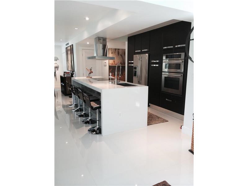 4927 Riviera Dr