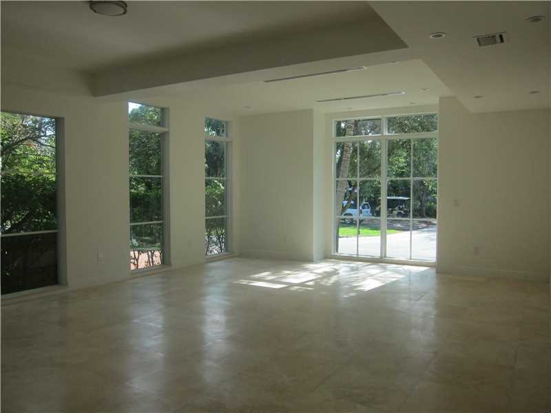 135 Woodcrest Ln