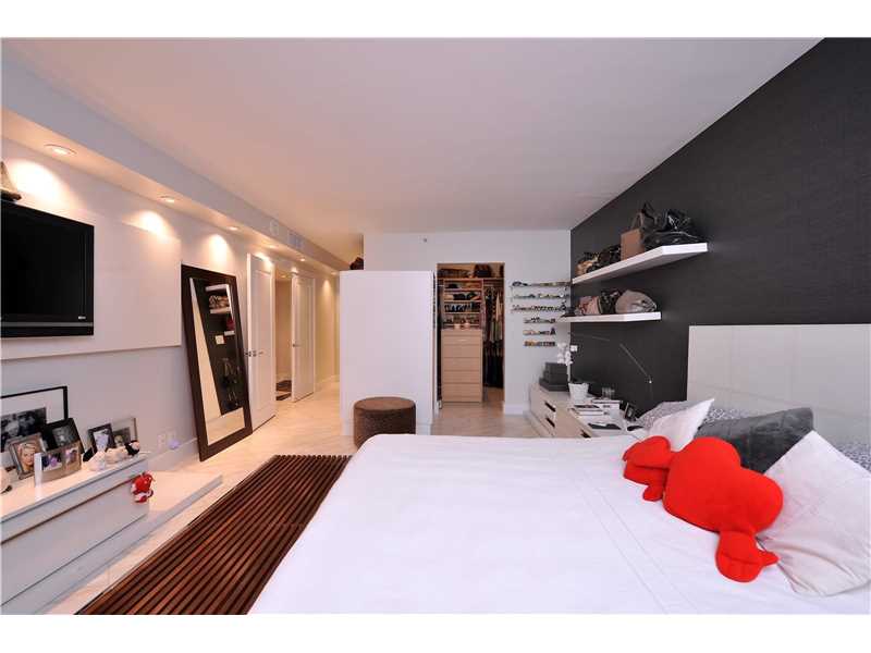 8877 Collins Ave #309