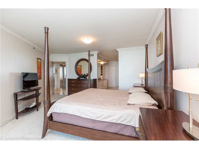 18911 Collins Ave #2304
