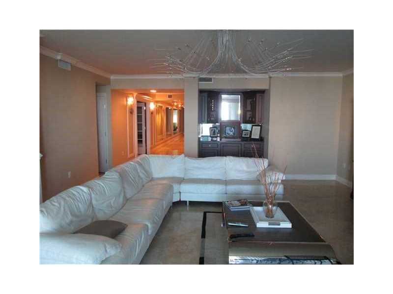 3201 NE 183 St #1906
