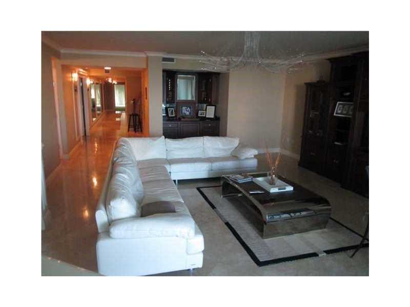 3201 NE 183 St #1906