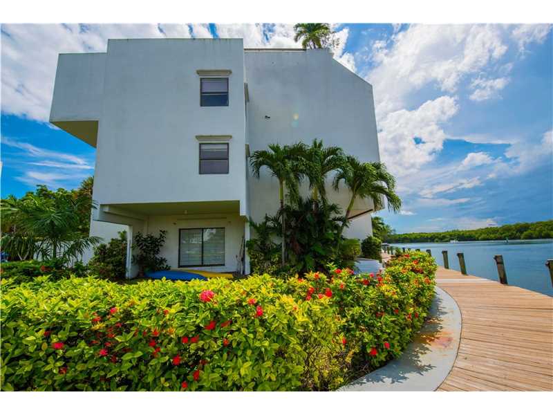 439 Poinciana Dr