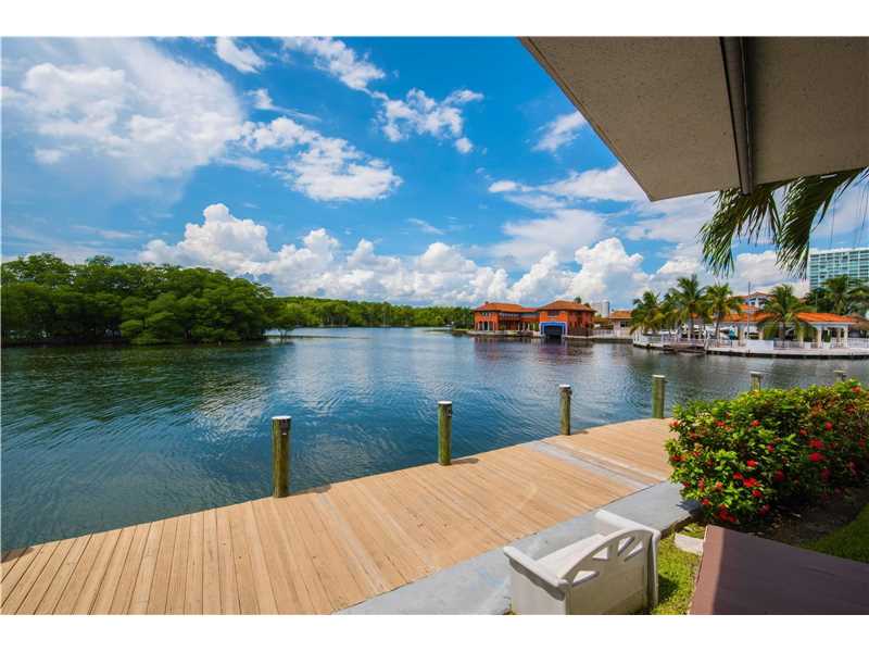 439 Poinciana Dr