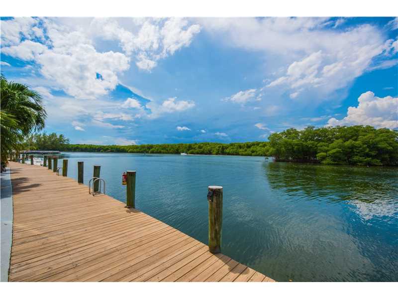 439 Poinciana Dr