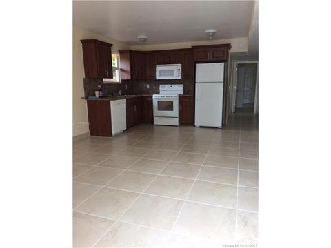 725 NE 178th St