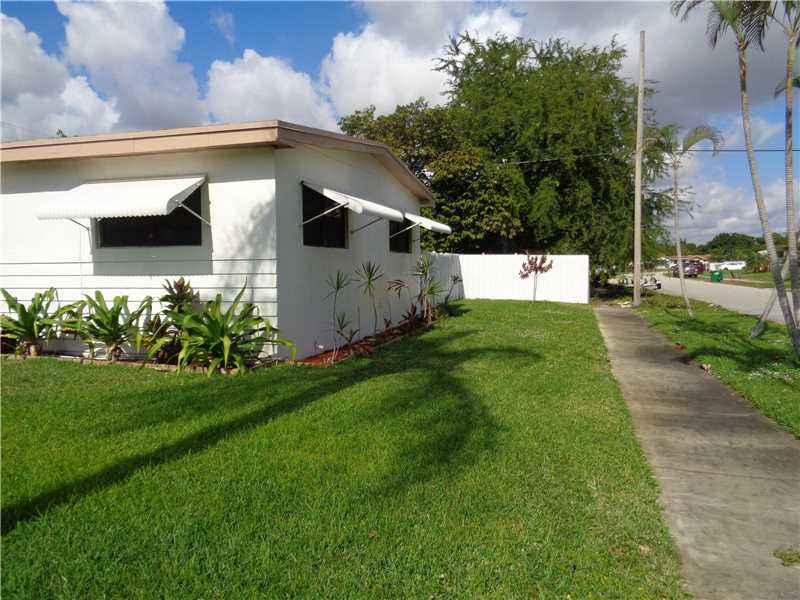 1085 NW 185th Ter