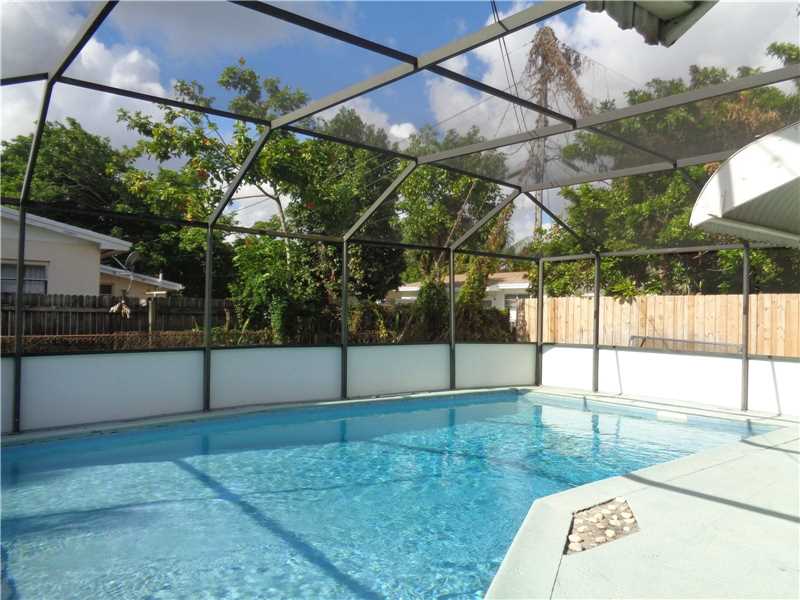 1085 NW 185th Ter