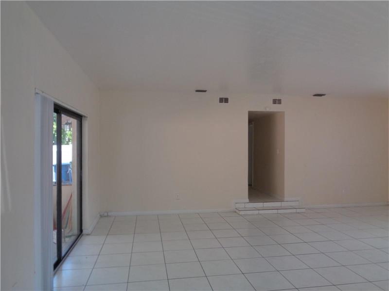 1085 NW 185th Ter