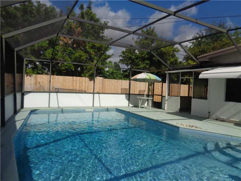 1085 NW 185th Ter