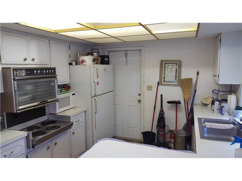 1365 NW 203rd St Miami, FL 33169