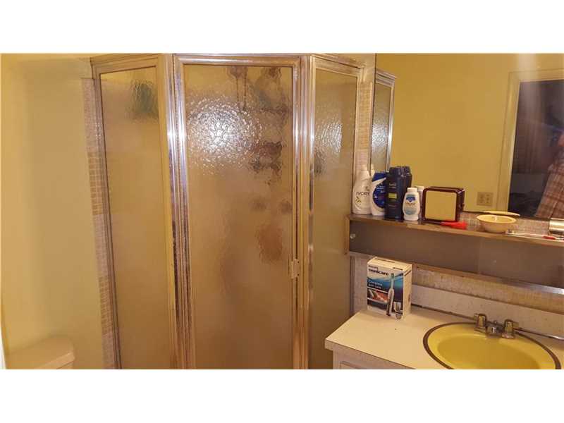 1365 NW 203rd St Miami, FL 33169