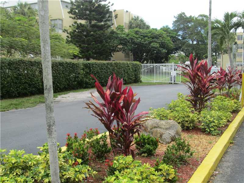 For Sale: 950 NE 199th St #APT 205 Miami, FL 33179