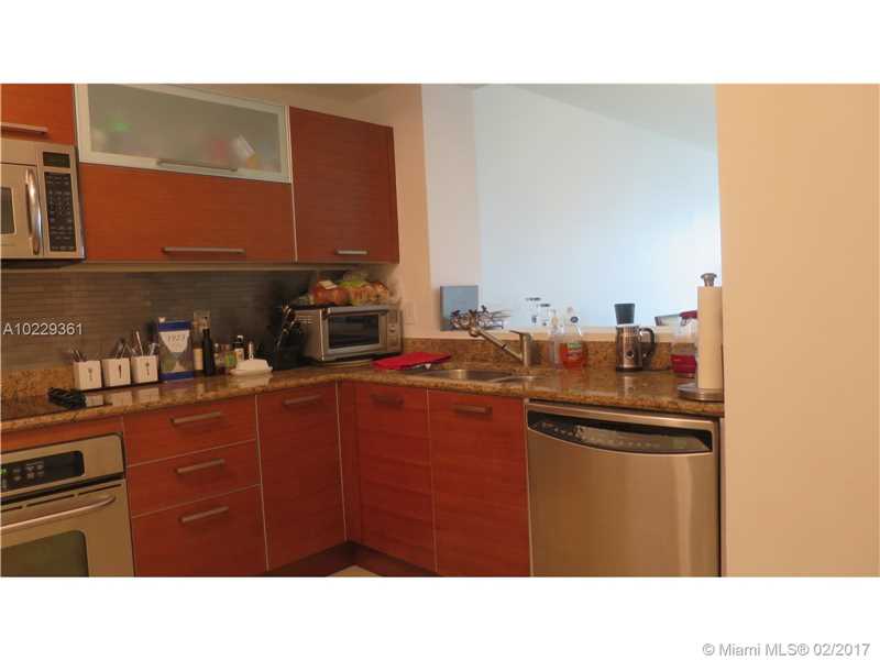 3340 NE 190th St #805