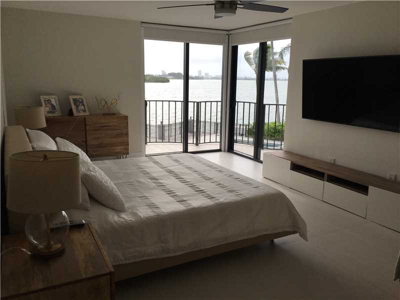 12000 N Bayshore Dr #211