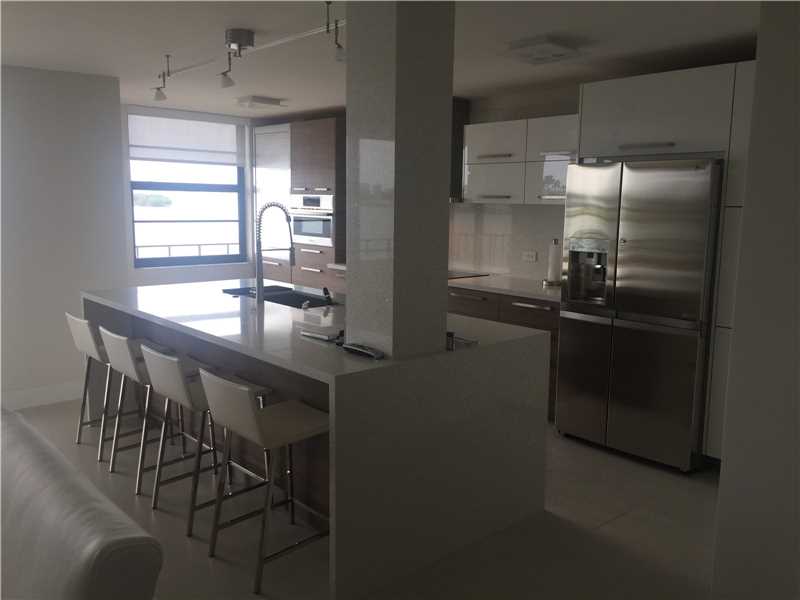 12000 N Bayshore Dr #211