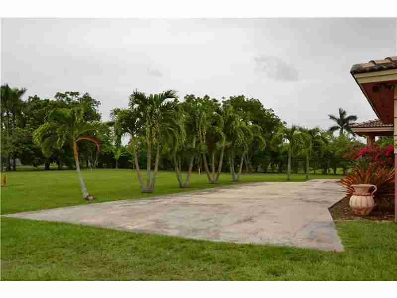 For Sale: 21490 SW 198th Ave Miami, FL 33187