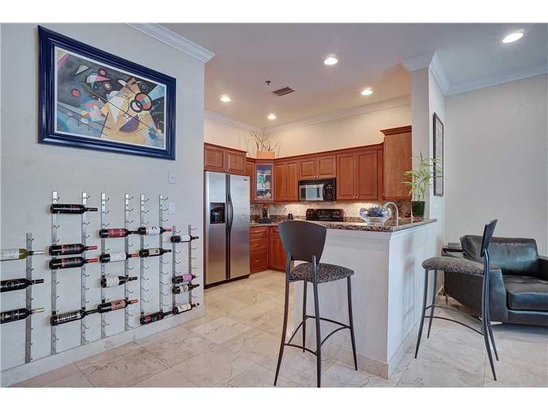 605 NE 11th Ave #-