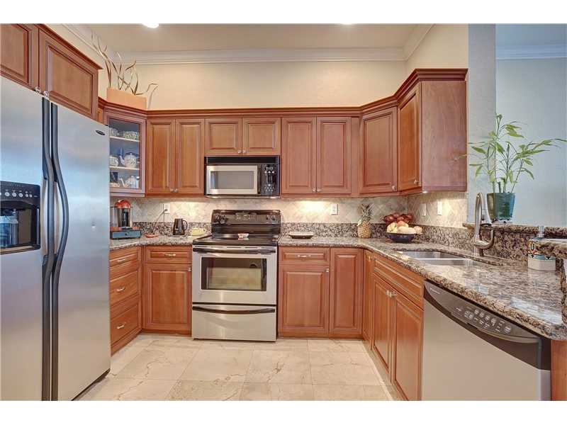 605 NE 11th Ave #-