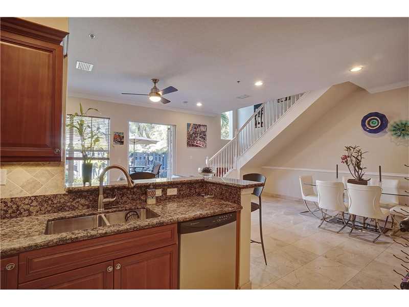 605 NE 11th Ave #-