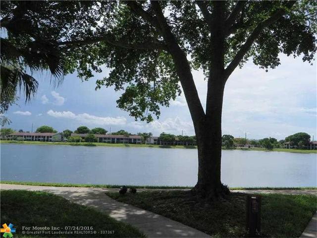 211 Lake Pointe Dr #106