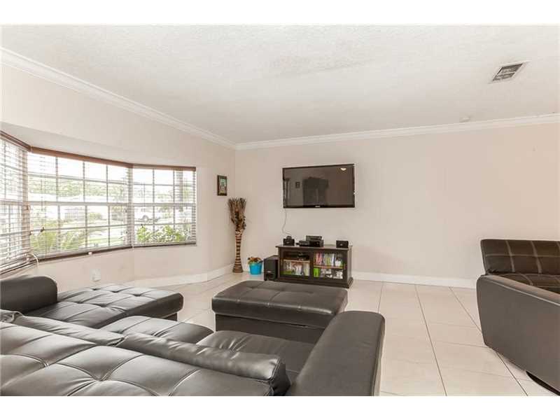 7161 NW 21st Ct Fort Lauderdale, FL 33313