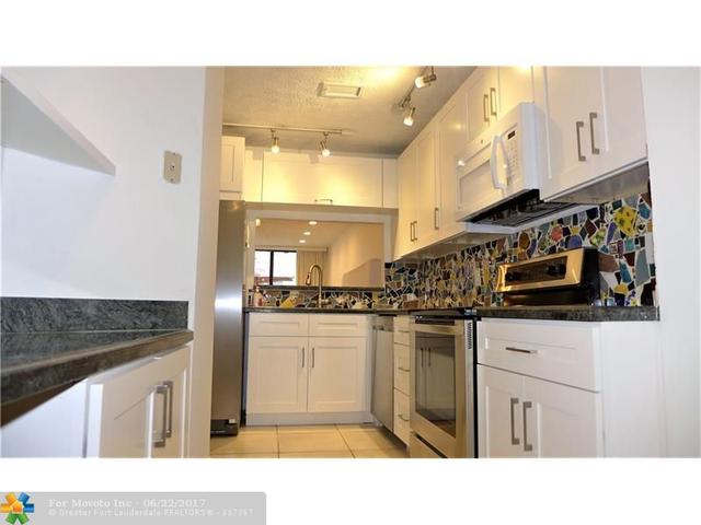 1050 SE 15th St #202