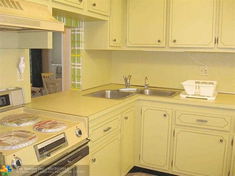 For Sale: 6070 NW 64th Ave #APT 310 Fort Lauderdale, FL 33319