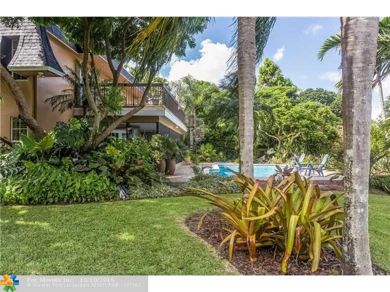 910 SW 93rd Ave