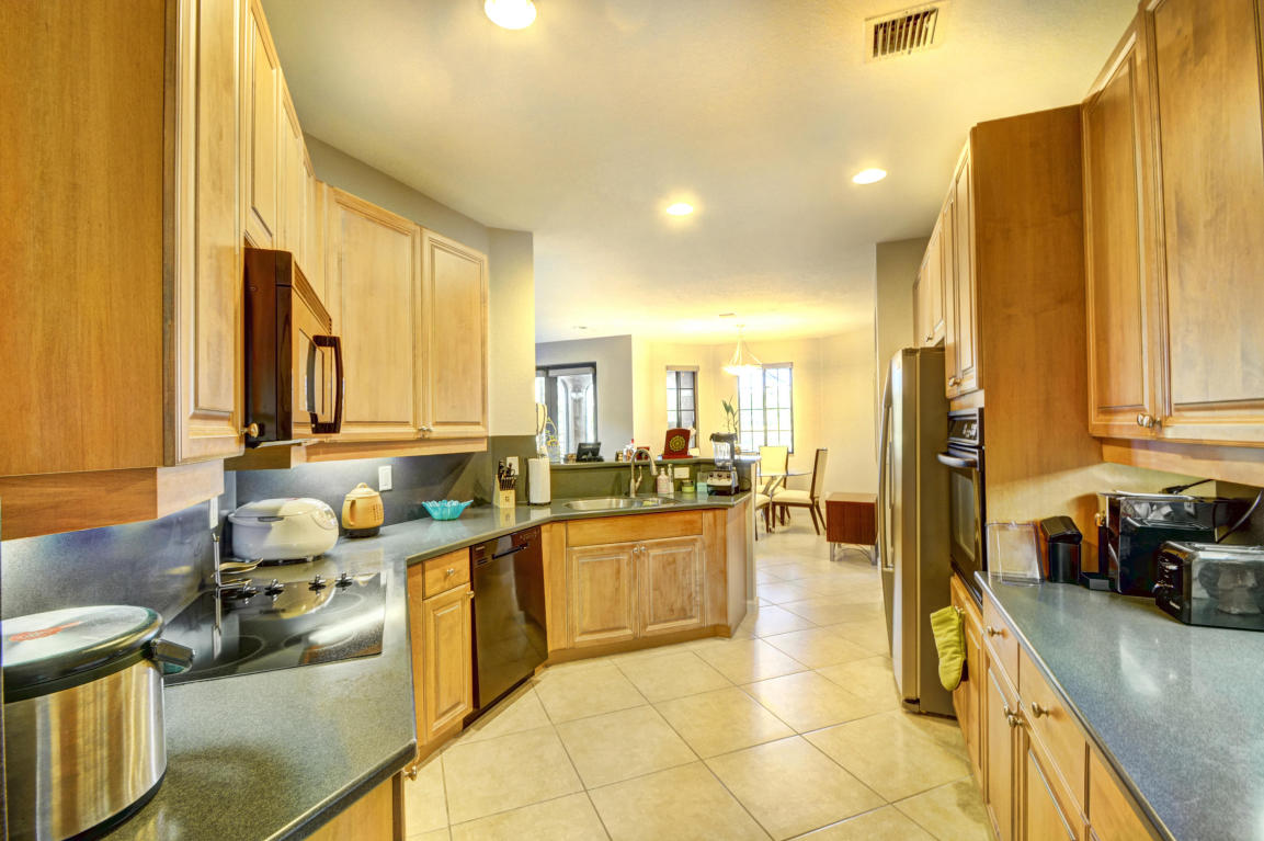 2727 Center Ct Dr #1-17