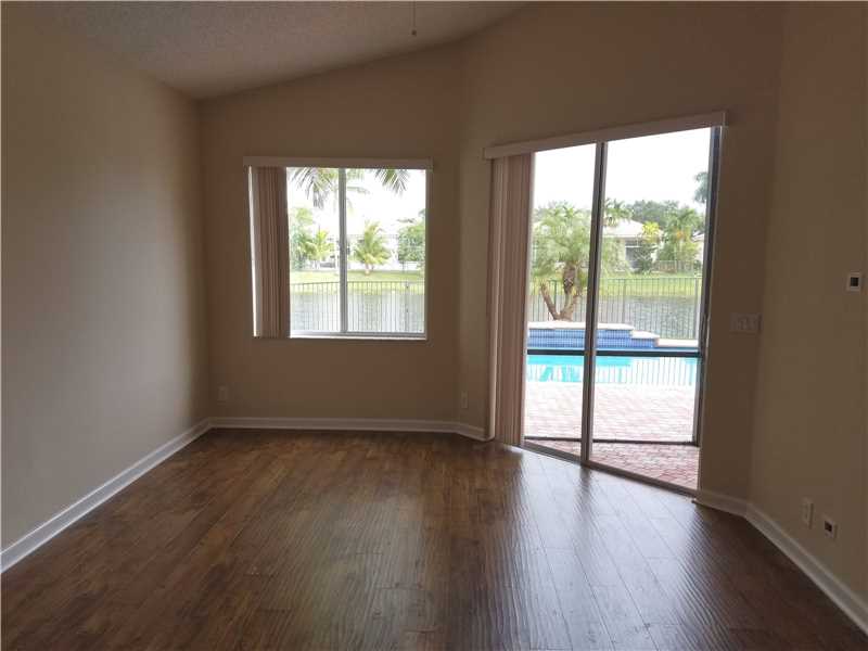2773 Oakbrook Dr