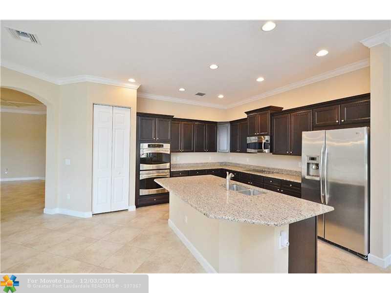 8723 NW 39th St