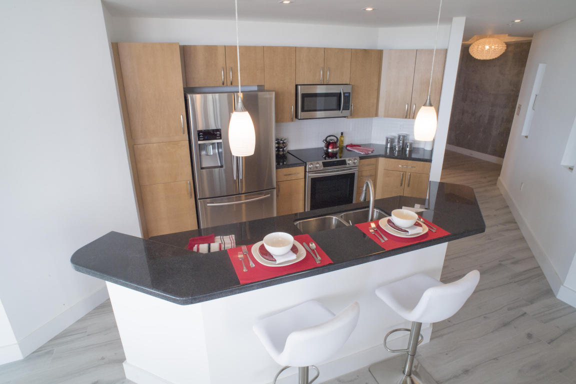 300 S Australian Ave #820
