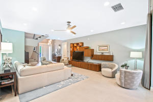 318 Blossom Ln