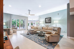 318 Blossom Ln