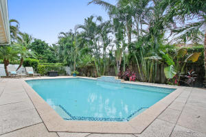 318 Blossom Ln