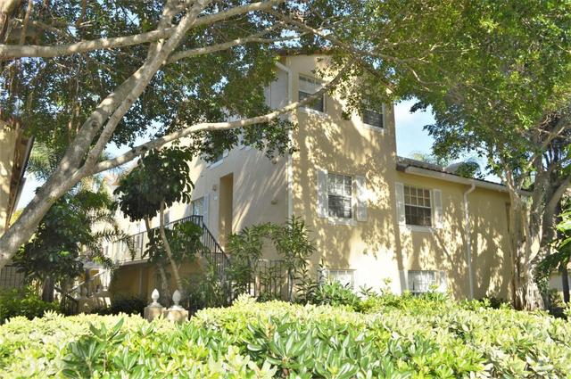 1010 Lake Shore Dr #202