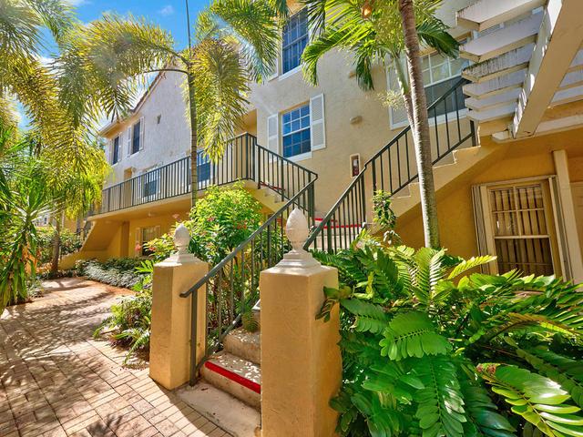 1010 Lake Shore Dr #202