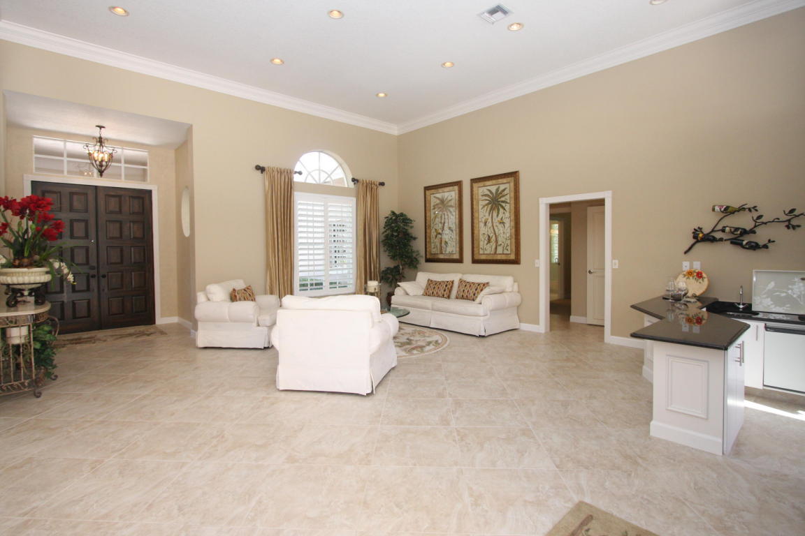 2650 Lake Shore Dr #206
