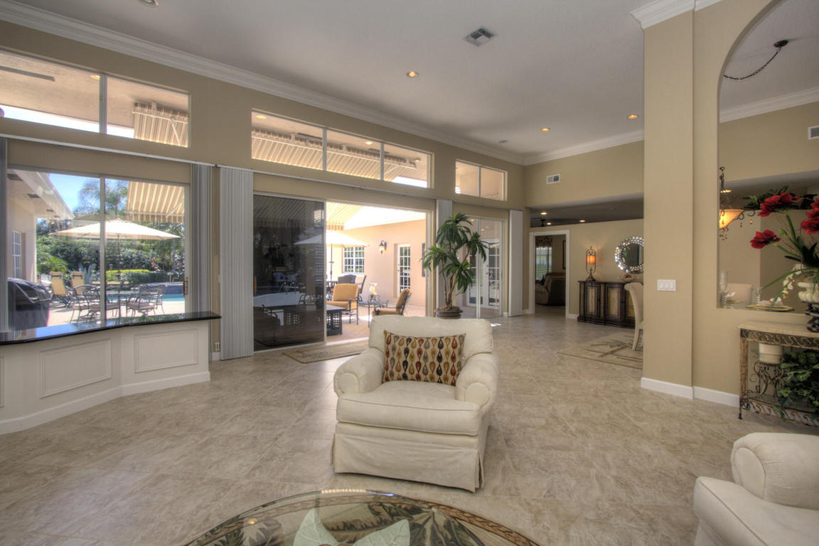 2650 Lake Shore Dr #206