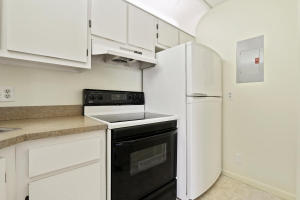 1110 Green Pine Blvd #B1