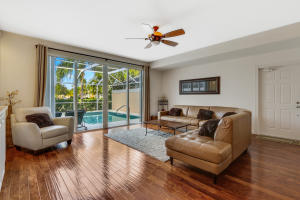 447 Capistrano Dr