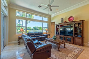 8220 Lakeview Dr