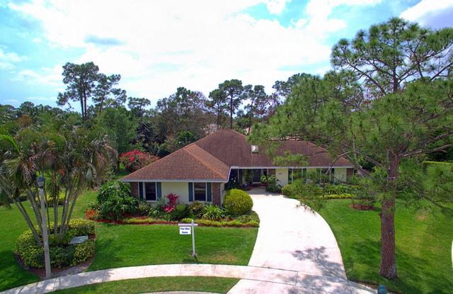 13868 Barberry Dr