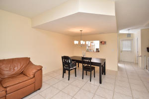 221 Foxtail Dr #F