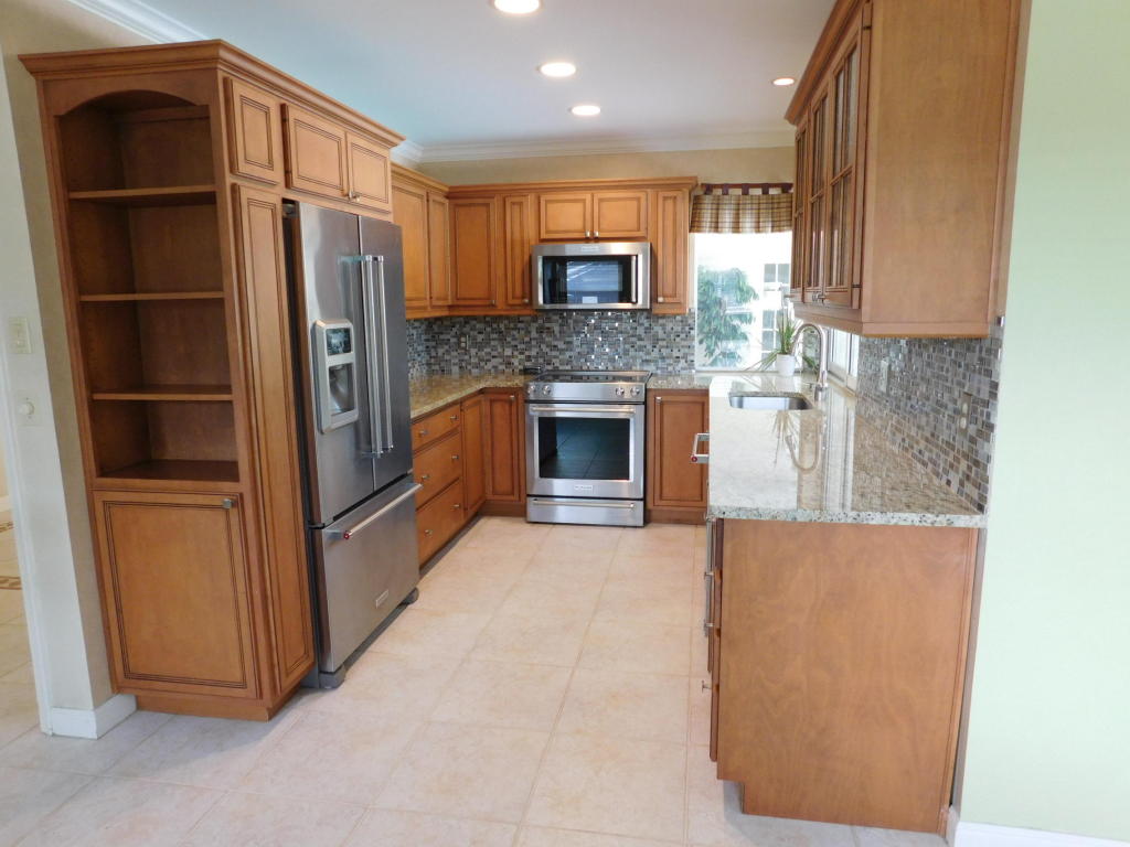 4239 Hickory Dr
