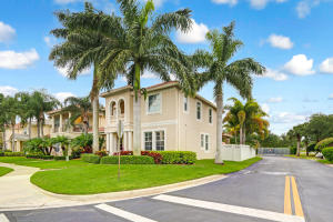 8208 Calterra Dr, Palm Beach Gardens FL 33418