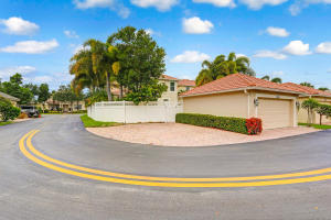 8208 Calterra Dr, Palm Beach Gardens FL 33418