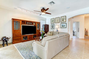 8208 Calterra Dr, Palm Beach Gardens FL 33418